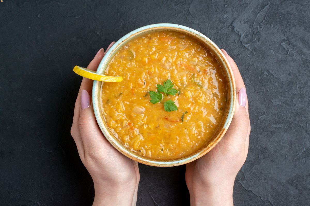 Cooking dal in a pressure cooker 
