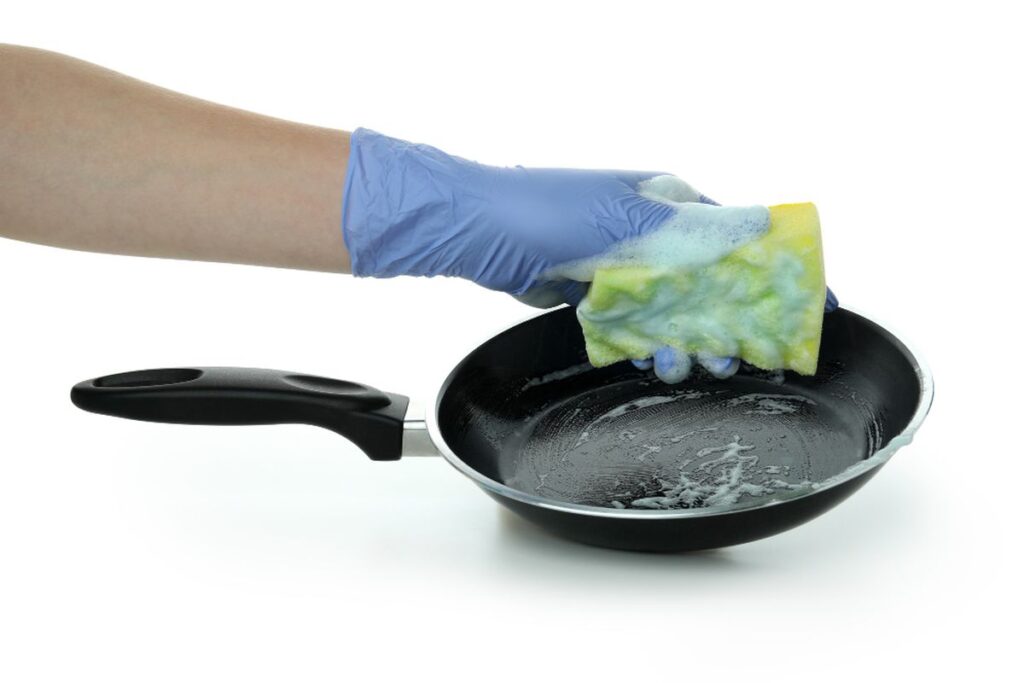 cleaning a non-stick pan 