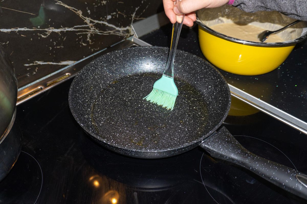Making an iron pan non-stick